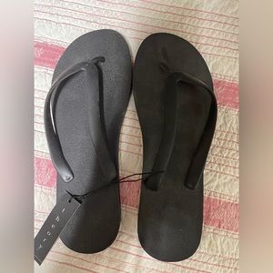 Theory size 10 flip flop, brand new PLAIN STYLE